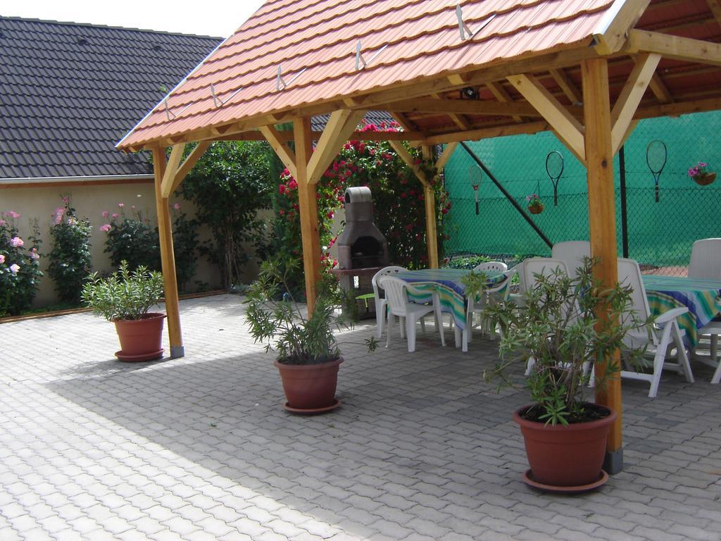 Abszolut Vendeghaz Keszthely Buitenkant foto